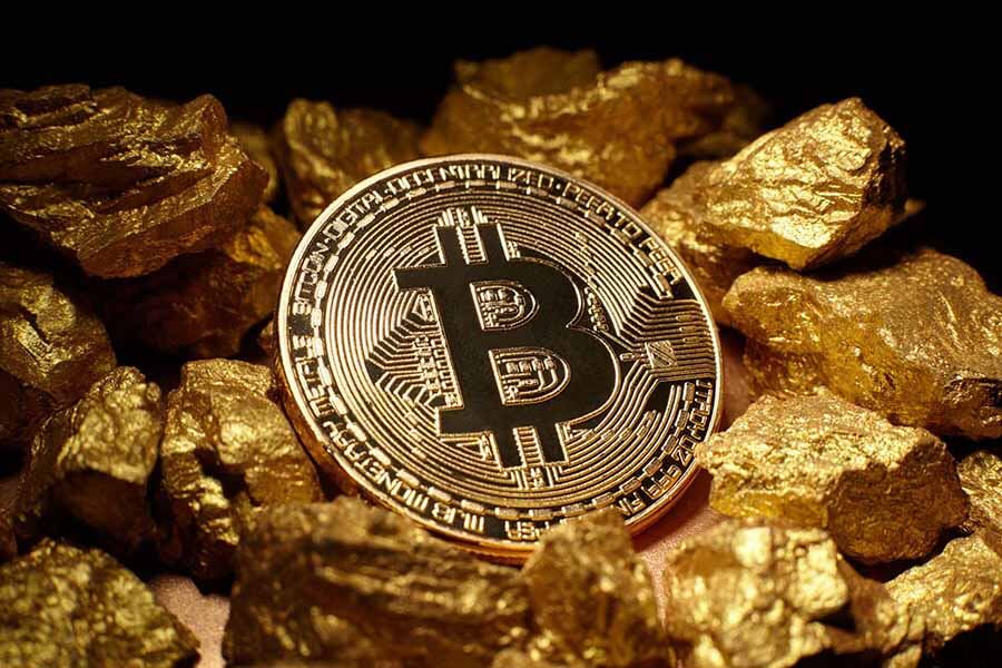 Gold Slightly Outperforms Bitcoin
