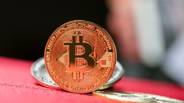 Bitcoin Dominance Hits 61% While Stablecoins Bleed Out